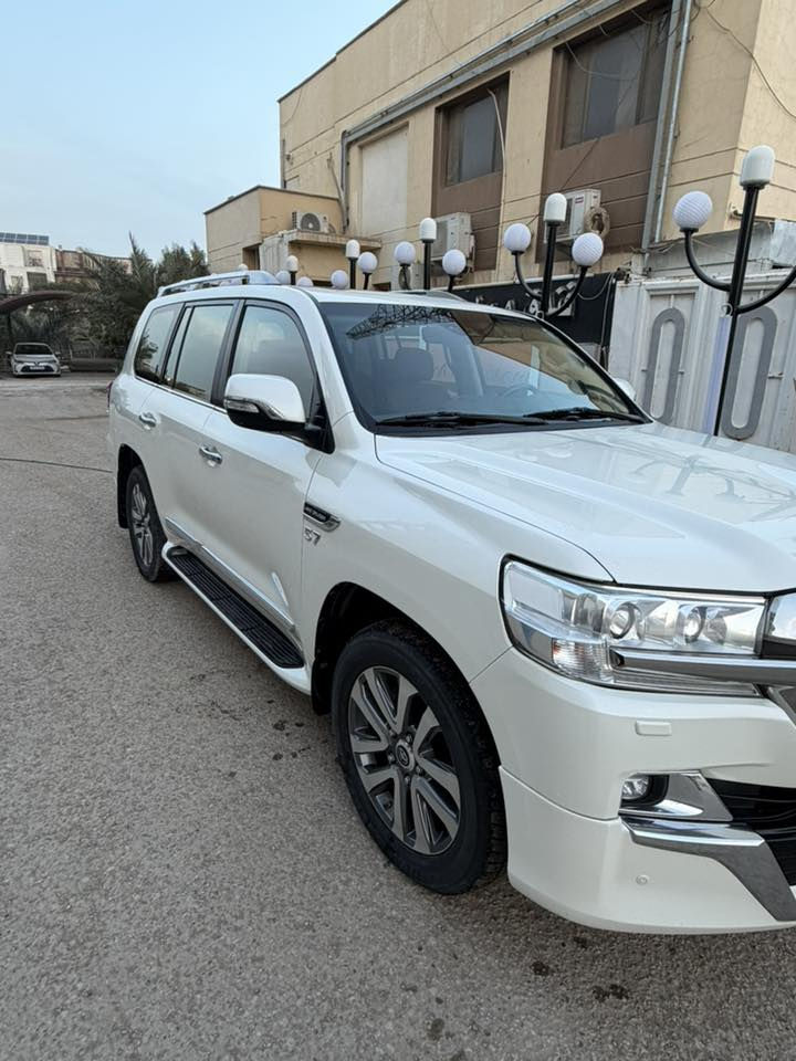 لاندكروز  2021.     VXS جكات
الي يدور جديد  ا 
ملاحظه( السيارة كفالة عامة  عدا بارد بالجاملغ الامامي الايسر ) حيل نظيفة بمعني الكلمة
 
گير و محرك بشرط كفاله 
رقم بغداد  بأسمي شخصياً 
عددالبصمات2)))
لمـواصـفـات _________ 
حساسات امامي خلفي 
كامرات 360 امامي وخلفي وجانبيات 4 كامرات 
مري شفط ونظام ترحيب 
تبريد ب الكشنات
باب خلفية كهرباء 
لايتات دبل عدسة + LED
جميع الكشنات كهرباء 
زنون بلادي 
فتحة    
نظام اقتصادي بانزين ECONOMY 
جلد كامل داخل ن
بلوتوث وتليفون ونضام الملاحة 
ونظام تثبيت السرعة التكيفي المزود، ونظام صوت Mark Levinson مع سماعة.
ومقاعد قابلة للتدفئة والتهوية
شاشات عدد 3
نظام مانع الانزلاق
نظام نزول المنحدرات 
اشارة في المرايا الجانبية
مخرج منفذ الطاقة 
‏  Bluetooth / USB
جكات 
شاحن هاتف Wairlees
ستيرن كهرباء + خزن ستيرن + خزن كشنات
وبعد بيهة هواية مواصفات 
جديدة جدا  واستعمال نظيف جداً 
    
                       السعر 625
لاستفسار الاتصال ع الارقام التالية
     (  ***********)
تحياتي لجميع
