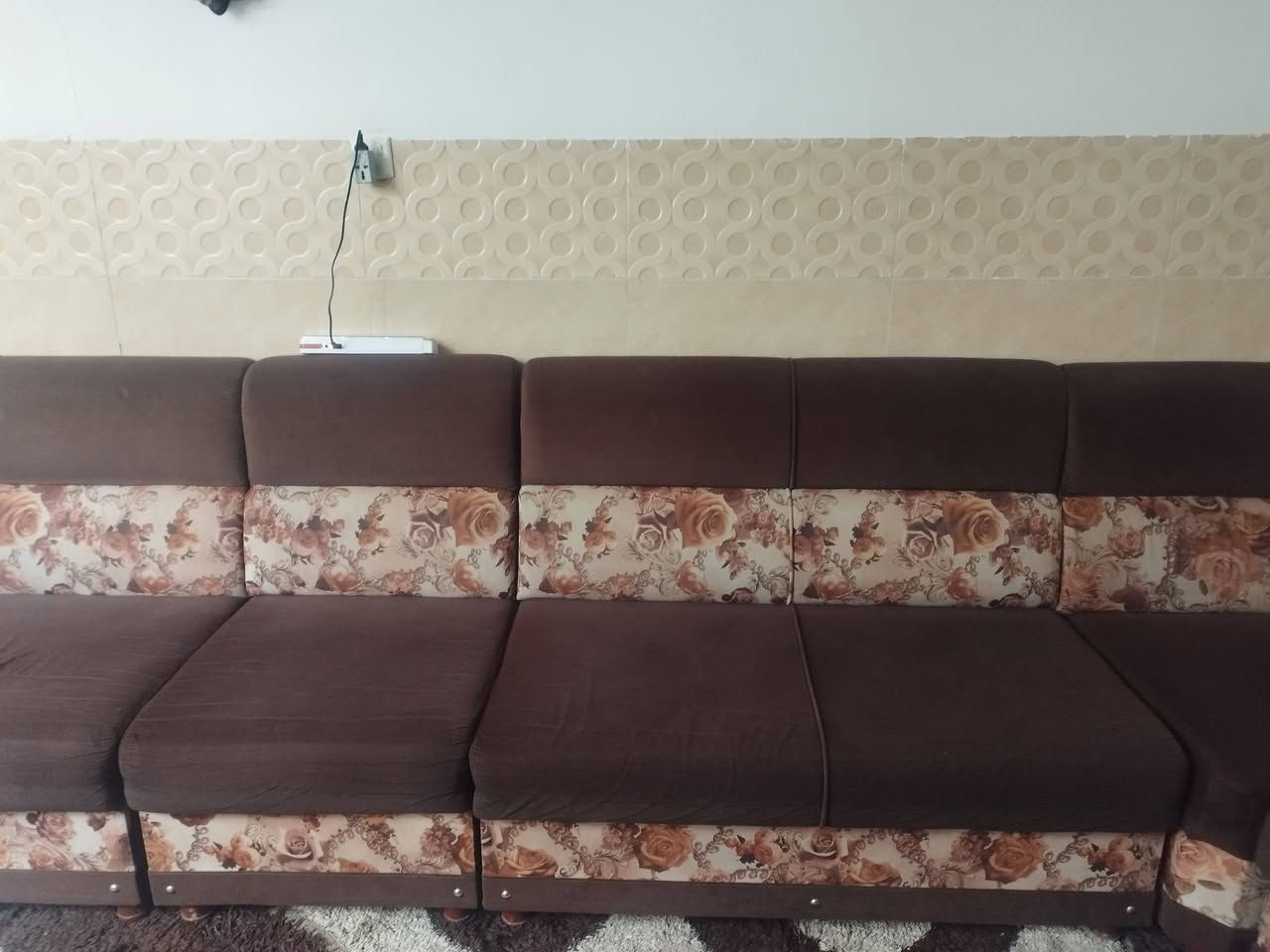 للبيع طخم نضيف 9 امتار بس تغسله وكبل وتخليه بيتك خشب عراقي حيل مضبوط فصال تركي  سعره 300 الف وبيه مجال وبيه بس ملاحظة موجودة صورة تكدر تشوفها
0772 924 4304
0750 218 8797
