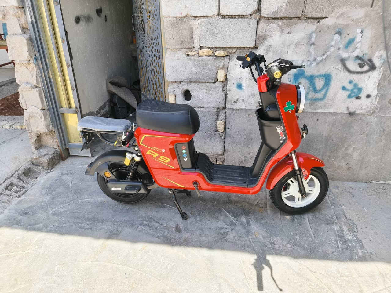 السلام عليكم شباب دراجه ار ٩بجيس زلخ ما بيها بس نقص بطاريات سعر ٣٥٠وبيها مجال مكاني بصره كزيزه تفاصيل اكثر خاص رقمي***********
