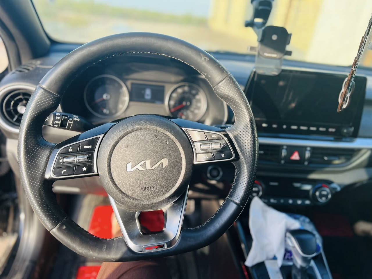 كي فورتي 2024  وارد امريكي تحكم سترين رادارد امامي جاني وخلفي محرك 2000 دوش  اربعة سلندر تبريد تدفئة  سونار موجود تجي وتساب ادزلكياه السيارة مبدل بس بنيد السيارة 43 الف كيلو ماشية وتساب  للاستفسار ***********
