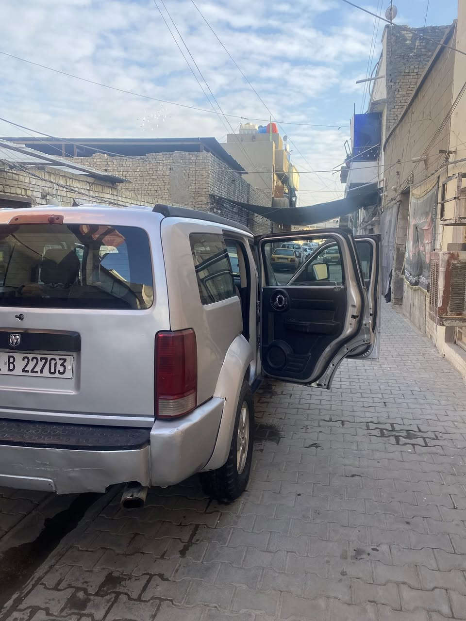 سلام عليكم
دوج نترو 2007

السياره كلين تايتل 

السياره كلش نضيفه وحلوه 

وبل حقيقه هواي احلى منل الصور 

كير ومحرك وكهربائيات كلها جديده وكفاله 

صدر امامي خلفي جديد 

منضومه تبريد جديده 

يعني السياره كلش حلوه ونضيفه السياره بدون حادث بيها بس طخات بسيطه ومعالجها 

سعر السياره 83$ وبيها مجال بسيط 

تخم تاير جديد قبل يومين شديته 

السياره بسمي مشررع وطني 

يعني تحويل ثاني يوم 

والسنويه قبل أسبوع سويتها رقم انكليزي جديد 

بغداد !
*********** 
عنوان السياره بغداد باب الشرجي
