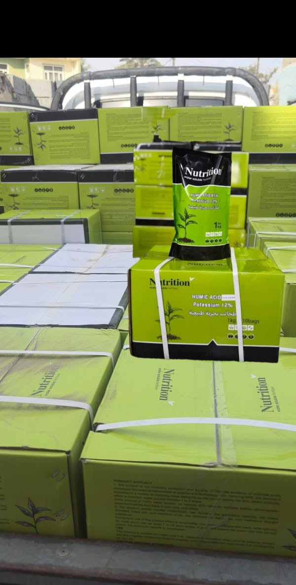السلام عليكم
 السعر بعد التخفيض: 35 ألف للكارتون 
متوفر توصيل لكل محافظات العراق 
للكميات والتفاصيل راسلنا خاص أو واتساب
هيومك اسيد +بوتاسيوم +طحالب بحرية 
فوائد الهيومك اسيد 
-يساعد في تحسين خصوبة التربة وامتصاص العناصر الغذائية، كما أنه يساهم في مقاومة النباتات للإجهاد البيئي ويعزز نموها. 
- يحفظ الرطوبة في التربة 
- تقليل من نسبة PH  في التربة
-تقليل من نسبة الأملاح في التربة
نسبة الخلط كل ١ كيلو مع ١٥٠ لتر ماء سقي كل ١٥ يوم مرة 
يستخدم لجيع المزروعات . النخيل واشجار الزينة والمثمرة ومحاصيل الخضرة والحنطة والشعير وغيرها .
ديالى بعقوبة طريق باب الدرب مجاور اسواق الشمري 
*********** 
يوجد توصيل الى جميع المحافظات 
# @أبرز المعجبين مكتب المزارع  #زراع #برحي #نسيجي #هيومك #برتقال #بساتين #مزارع #مزارعين #تسميد #منشطات #ديالى #بعقوبة #زراعة #حنطه #سماد #زراعي
