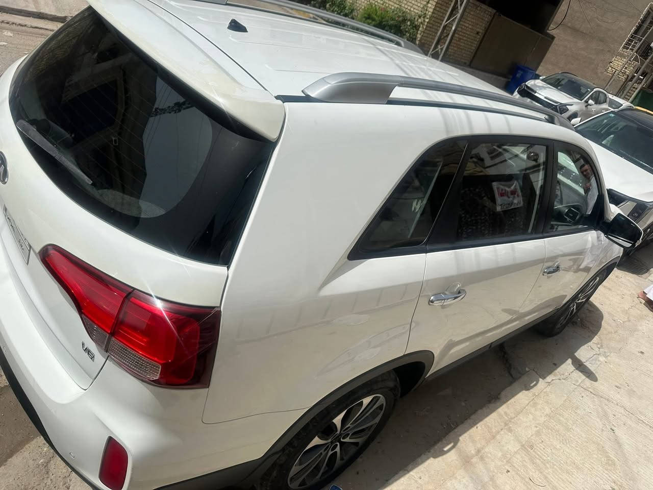 السلام عليكم . للبيع
سورنتو 2013 خليجية 
السيارة مكفولة من الصبغ والتبديل / فقط بارد وشكم رصعة خفيفة 
السيارة جديدة كلش وضع الشركة 
ماشية 112 
رقم بغداد تحويل ثاني يوم 
فور ويل / 6 سلندر / تبريد 3 
مكان السيارة بغداد 
***********
