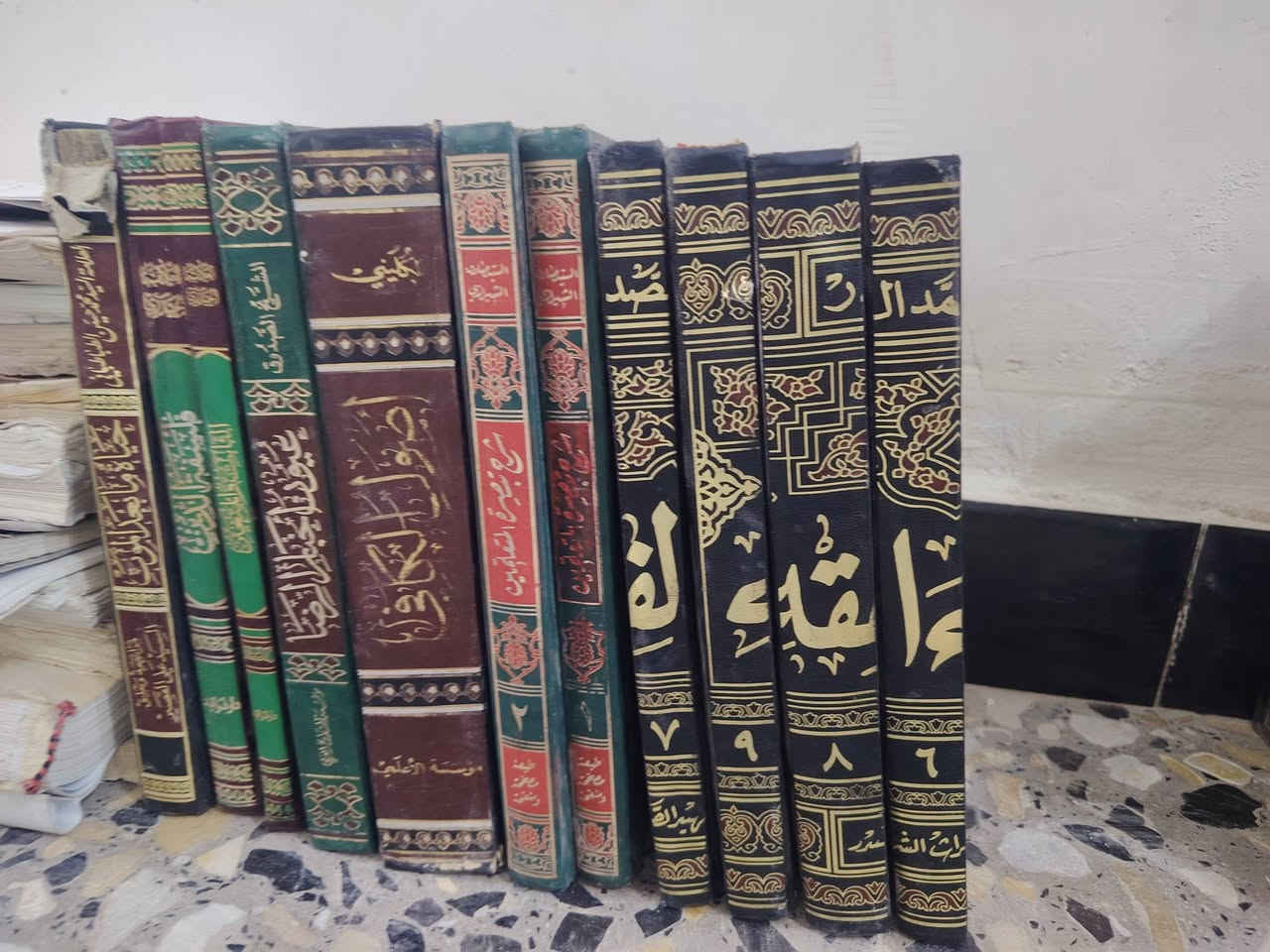 كتب كامله للبيع مكان بغداد مدينه الصدر ***********
