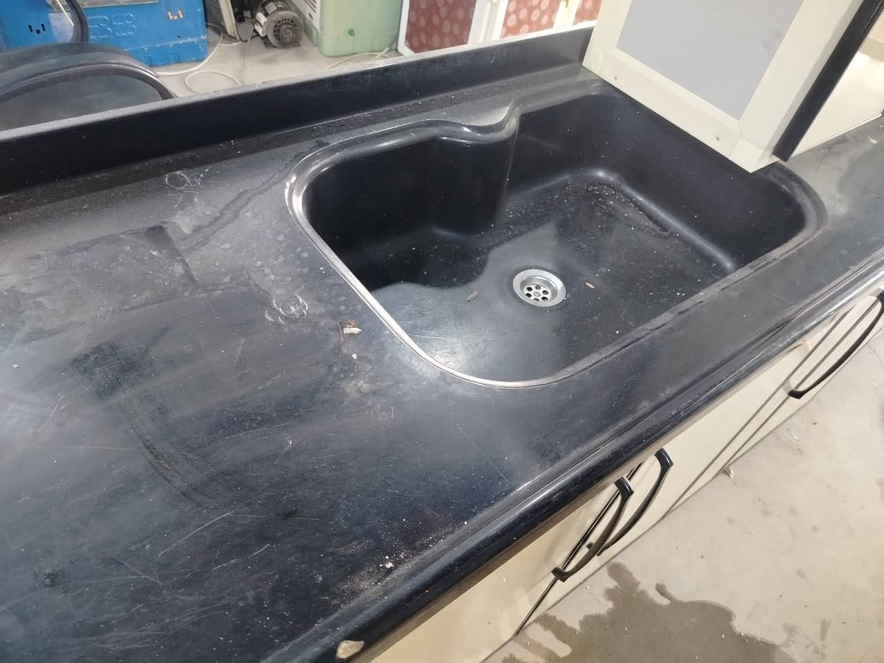 كاونتر 7قطع نضيف جدا نضيف سنك 2ونص فصال تركي عنوان موصل حي الوليد هاتف *********** سعر مليون بي مجال
