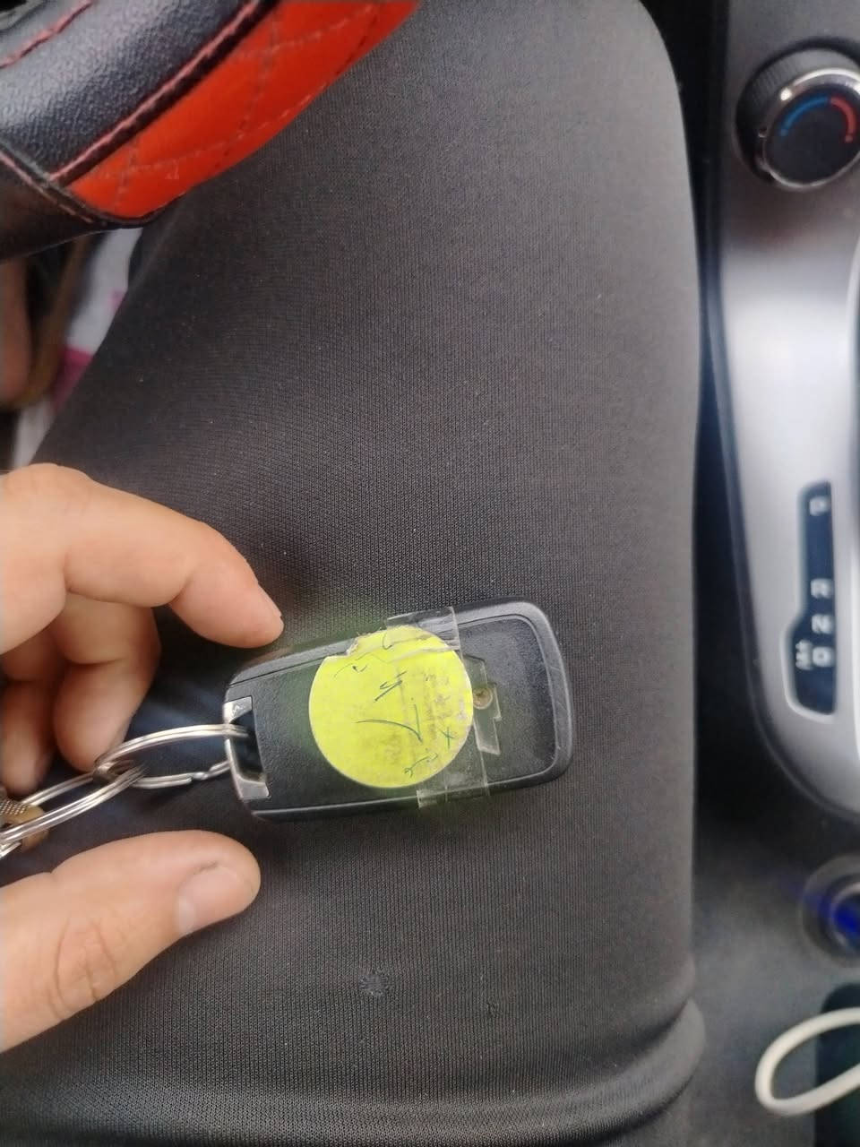 السلام عليكم 
شوفرليت كروز هاج باك
2013 
خليجي
محرك السيارة 1,800 تنفس طبيعي  ((المرغوب))
السيارة الحمدلله والشكر ما ناقصها شي 
باتري وتايرات واغلب التفاصيل مبدلها باصلي السيارة مال جناي وليست بياع شراي 
السيارة جانت بيد بنية بيها اثر شخط صفحة السايق  وصابغتها  
كير مكينه خير من الله  
تبريد ثلج 
شاشة 
تحكم ستيرن 
كاميرا 
كشنات جلد 
كهربائياتها كلها شغاله 
السعر 80 ورقة وبيها مجال بسيط حگ الجية
والله يوفق الجميع مكان حي الخضراء 
الاتصال على الرقم ***********
