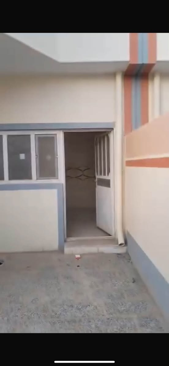 ❗️الايجار بيت في مدينه لامل ❗️سكنيه❗️
طابقين
3غرف وصاله وستقبال ايجار شهر1250
مطبخ وصحيات وحديقه 
***********☎️

