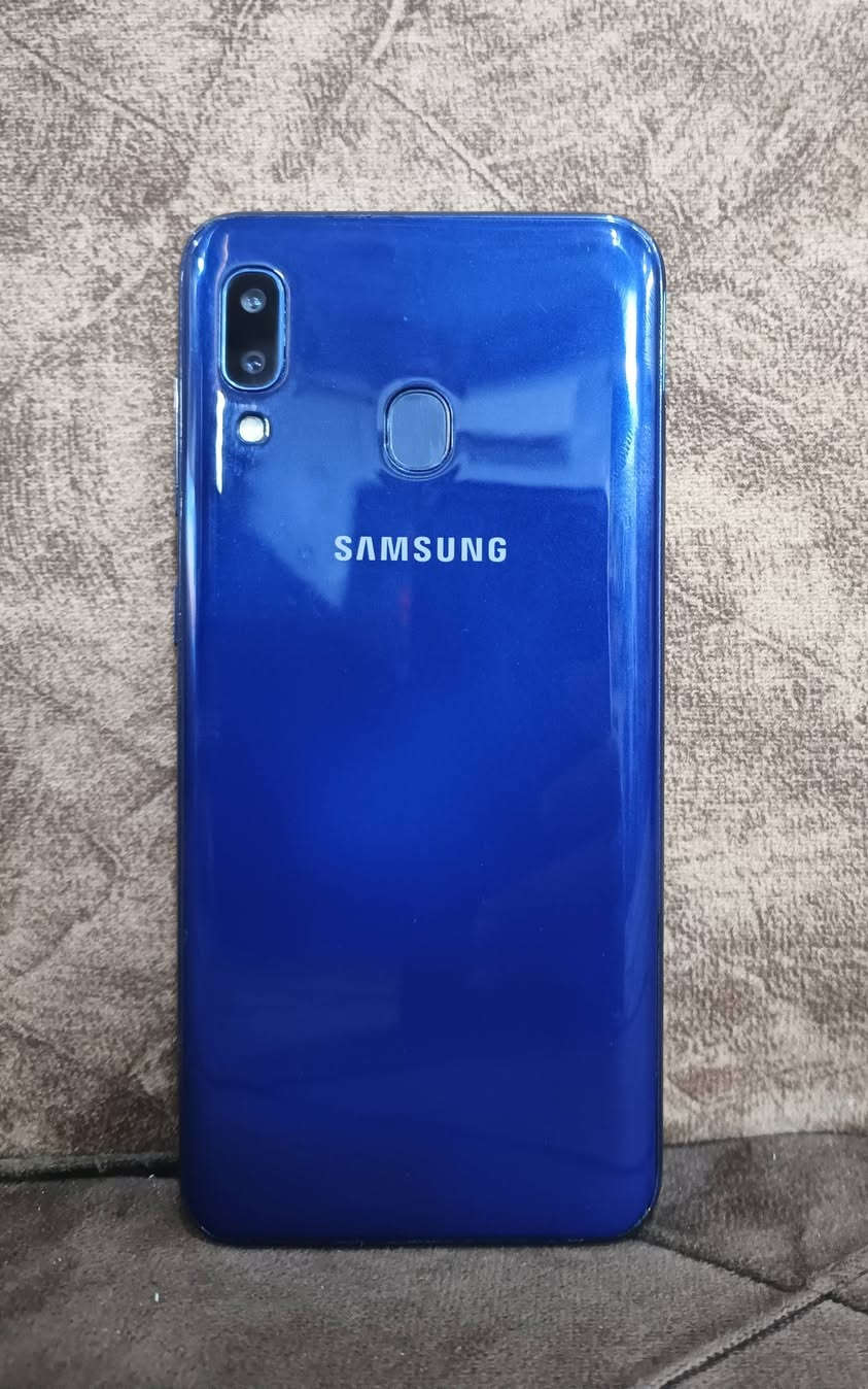 السلام عليكم للبيع جهاز سامسونك A20نضافه 100/100جهاز نضيف كلش صوت عالي يدعم الشحن التايبسي السعر 50 وبي مجال للاستفسار ***********
