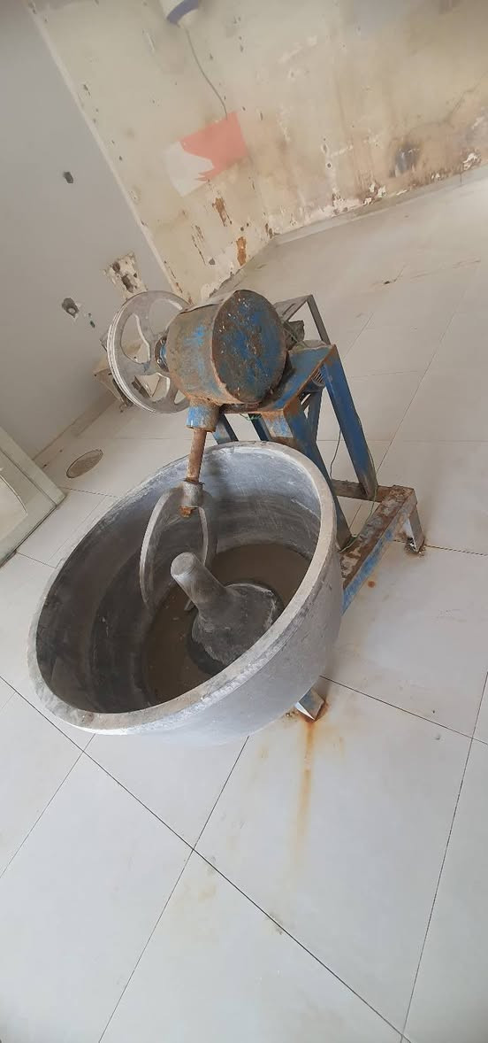 عجانه 50 كيلو السعر 300
بوجه طول 170 عرض 120 مع ساحبه دواجن اصليه السعر 250 
المكان السماوه شارع السينما 
الرقم ***********
