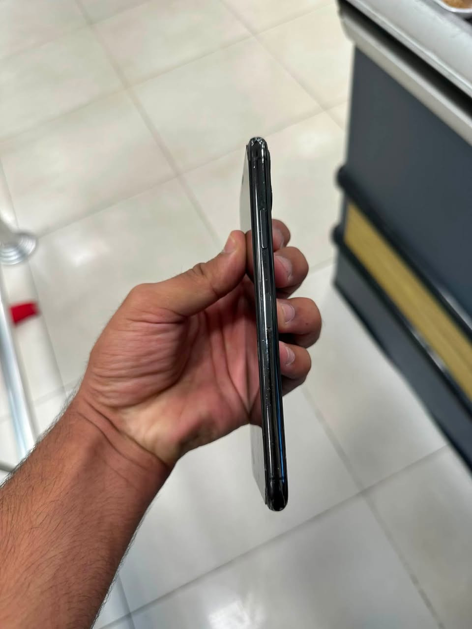 سلام عليكم
iPhone 11 Pro Max
ذاكرة 64
بطاريه 78‎%‎
نموذج m 
وتر ممفتوح ولاداخل تصليح 
لون اسود 🖤
نضافه 100‎%‎ 
مابي اي شخط 
*ملاحضة : فقط ضهر بي كسر بسيط موجود بلصور غير هلشي كلشي مابي ووين متريد افحص 
استخدام يخبل صرفيه شحن تنساها 
كلشي شغال بي ✅ فيس ايدي ✅ كامرات✅ سماعات✅ تعليك ماكو ابد 
جهاز جاهز للاستخدام ✅
السعر 270 وبي مجال جداً بسيط 
الي ميعجبة السعر لايعلق كلشي اكو بلسوگ 
مكاني بغداد حي الاعلام 
للاتصال *********** متواجد واتساب 

اسف عل اطالة ♥️♥️
