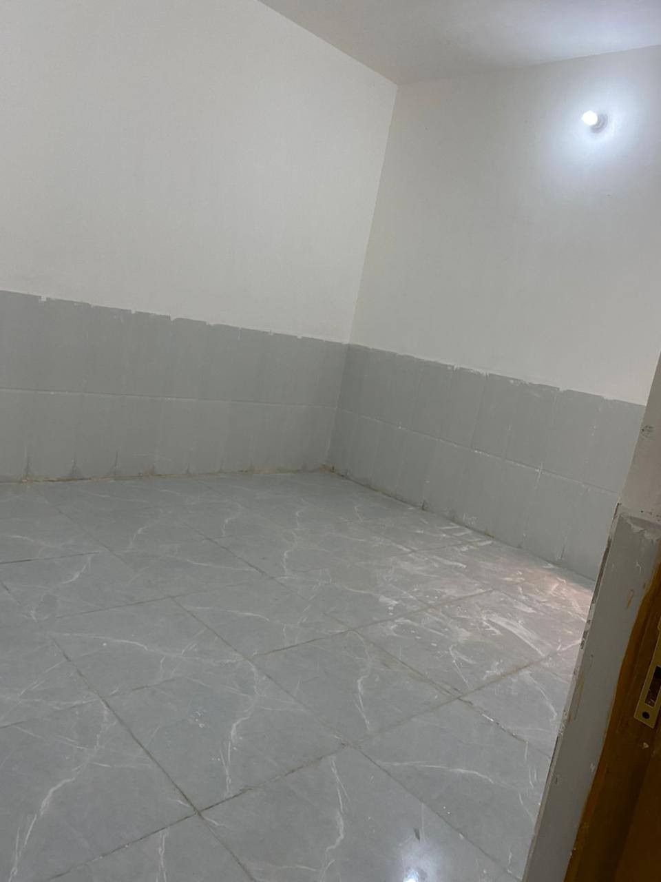 دار للبيع مساحه ١٠٠متر طابق واحد جديد منطقة ٥٩ جديد واجهة البيت الواح هندي ارضيه بورسلين هندي مطبخ سيراميك حمامات سيراميك هزاره ١٢٠سم صطح مطبك شتايكر 
يباع نقد  او عن طريق المبادرة 
حسب الاتفاق 
مكتب بيعة الغدير 
***********
