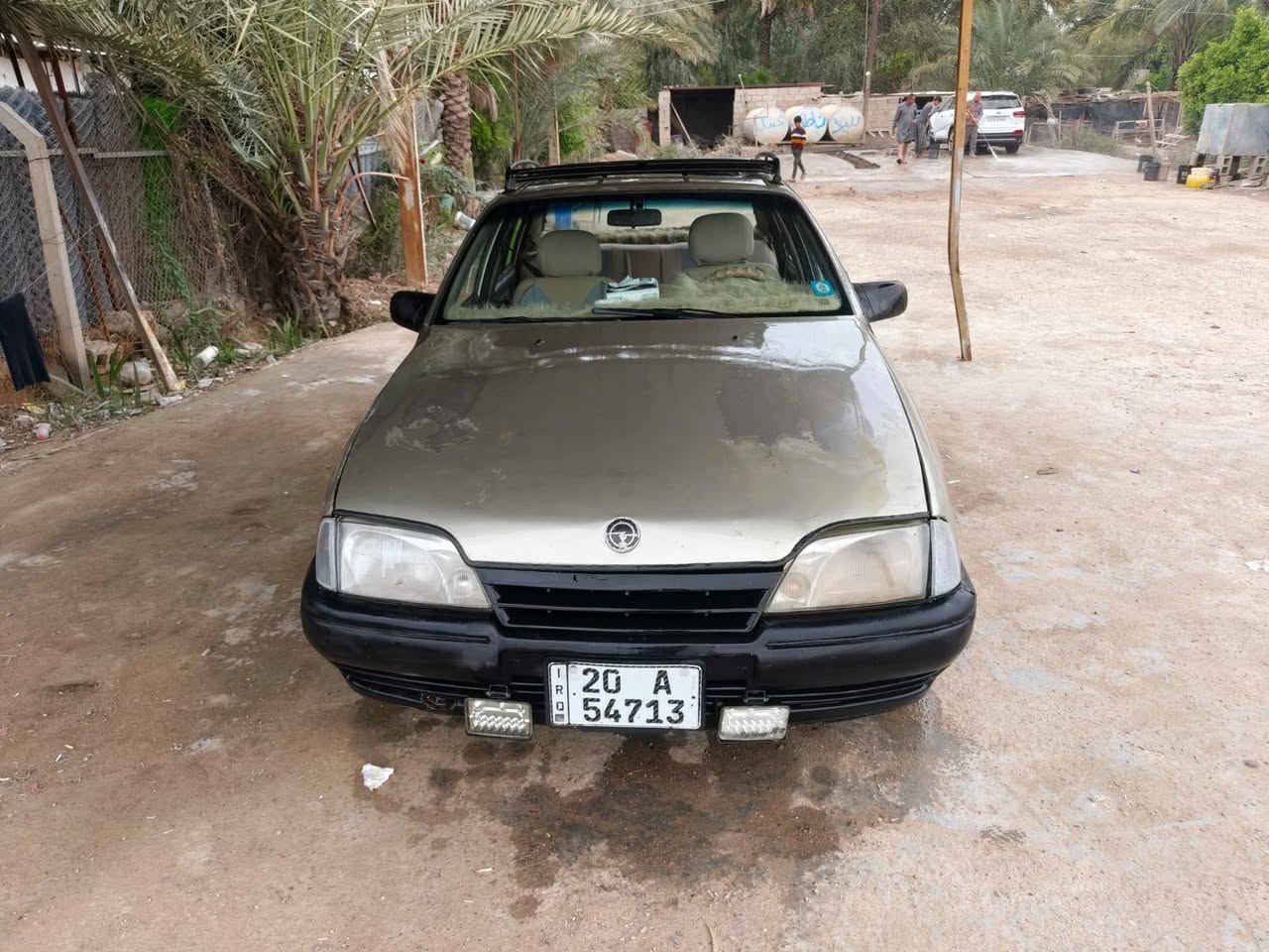 السلام عليكم اوميكا للبيع سيارة حلو بلاديه مكينه وكير تمام كهربائيات شغاله سنويه لل ٢٧ السعر ٢٧ وبيها مجال لشراي *********** مكان ديالى الغالبيه
