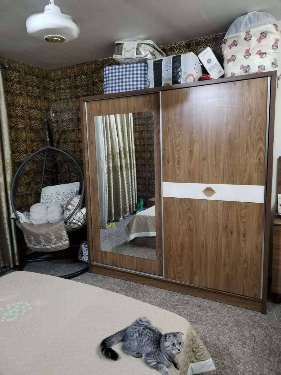 غرف نوم ثنين ومطبخ وميز طعام صغير للبيع شراي هذا رقمي ***********
