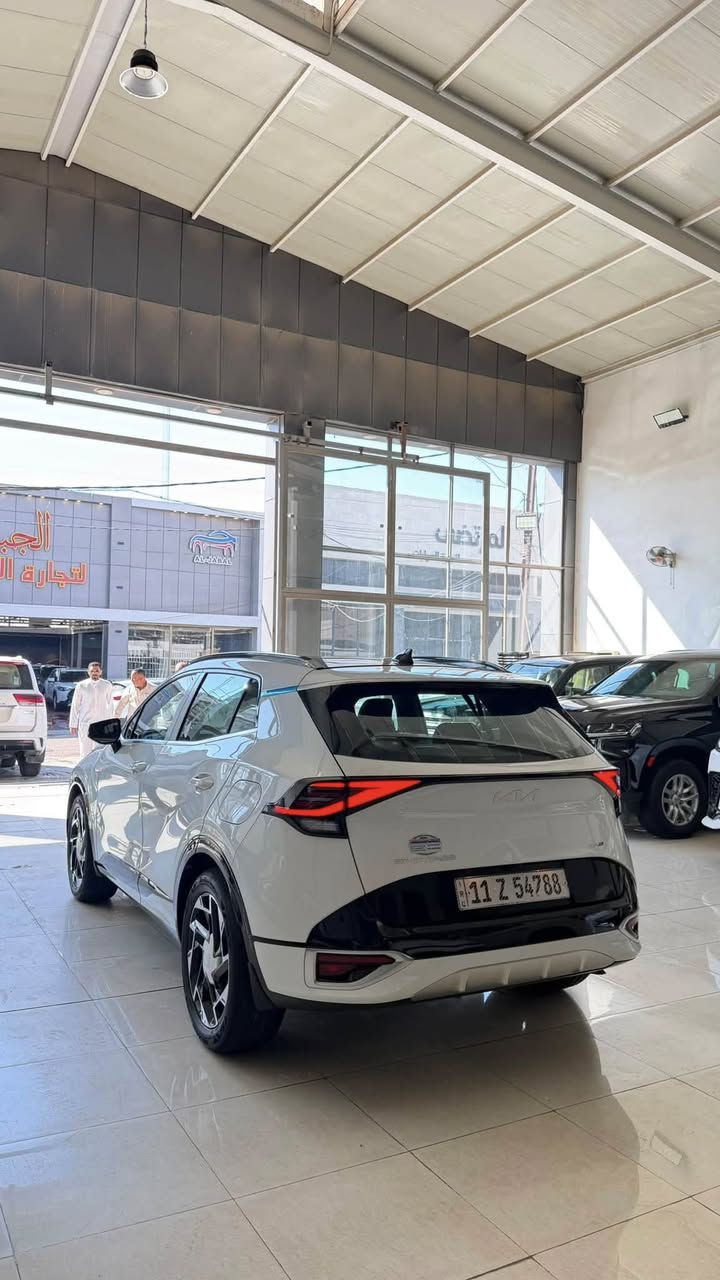 السلام عليكم 
سبورتج 2025 GT 
بيها ضمان شركت نم ماشيه 12000km
فول موصفات 1/1 بانوراما كشنات كهرباء جنطه كهرباء 
سبير منازل كامره شاشه متصله شحن مبايل مرايات شفط سياره فول ما بيها اي نقص العنوان بغداد الرقم ***********
