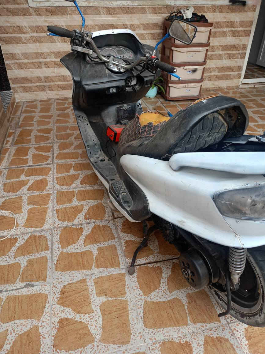 ماطور شغال كلج الخلفي جديد بعده ما ماشي 
بس مشكلته كابريتر مو زين و كهربائية تعبان شغال فقط رماش و هورن أربيل, العراق


**إذا كنت صاحب هذا الإعلان وتريد حذفه لأي سبب، رجاءا أرسل رسالة إلى الدعم الفني**