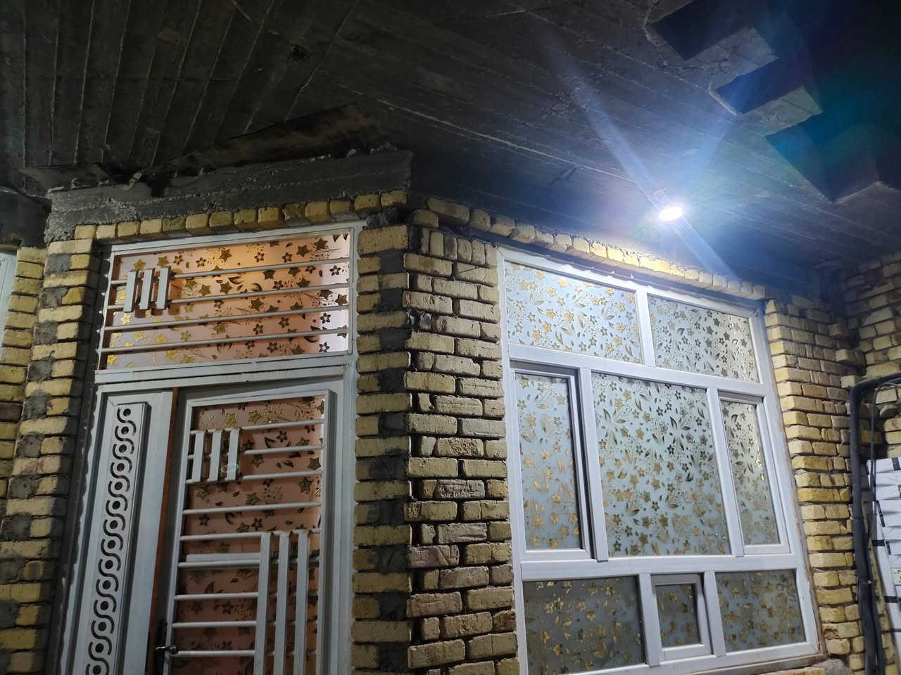 يا الله السلام عليكم
بيت للبيع المساحه 210 م الموقع بداية شارع الزنابرة نزلة محطة مياه احباب الحسين مقابيل قرية الجعيفريه بناء طابوق  جديد 2024 الاساس رفته تسليح حصيرة  وشريطي غرفتين نوم 5×4 صالة 8×4  مطبخ 5×4 استقبال 7×4 ارضيه كاشي من الترك لباب الشارع درجه اولى بيت مفول خير من الله للاستفسار الاتصال *********** ابو محمد
