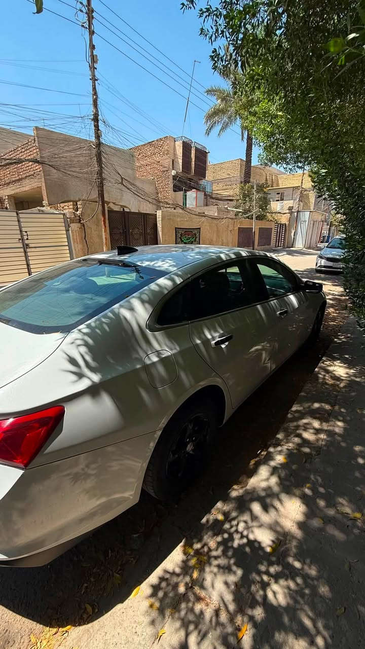 ماليبو موديل ١٨ 
اللون ابيض 
ماشية ١٢٢ الف ميل 
قطعة وحدة صبغ فقط بنيد 
تخم تاير جديد 
باتري جديد 
دهن وفلاتر جديد 

نقصها قاعدة دبل واذان مال محرك فقط 

السيارة نظيفة مال جني
*********** واتس
