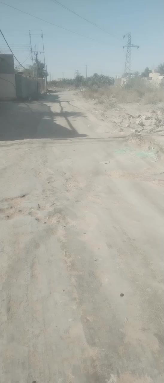 سلام عليكم بيت لبيع بل صخين قريب عله جسر شارع الوكيل مهدي لبيت مساحته ١٨٠ متر تفصيل داخل الفيدو  شراي يتصل *********** سعر مناسب جدان جدان
