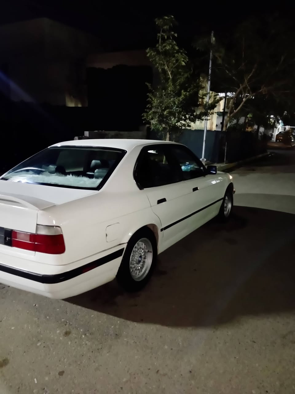 سلام عليكم بي ام دبليو للبيع
موديل 1991حجم 520

كير عادي  مشروع وطني رقم كركوك  بيها كوبون بانزين

 صبغ حزام بدون سقف  اربع  جامات كهربائي سعر 49بي مجال بسيط 🤏

 مكان كركوك حي العسكري

***********
