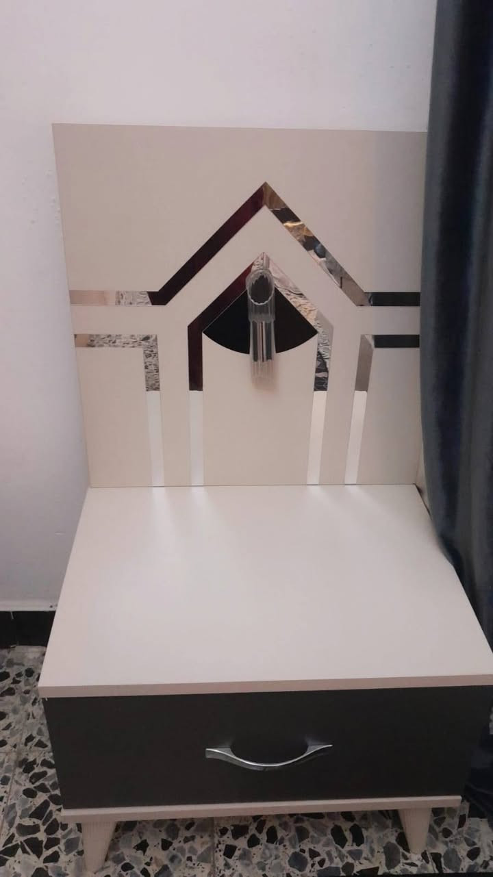 السلام عليكم
غرفة تركية 7 قطع 
فول نظافة جديدة بعدها 
استخدام كلش خفيف
تواجد بغداد زيونة 
550 وبيها مجال
***********
