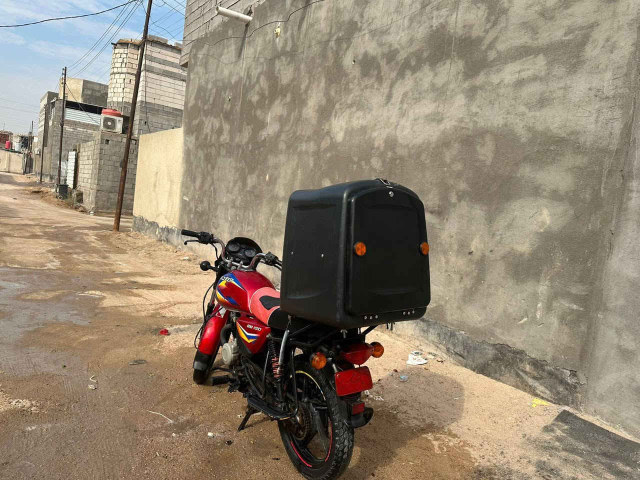 السلام عليكم دراجه للبيع بوكسر موديل 22 سعر خاص اوراق صندوق وياها ***********
