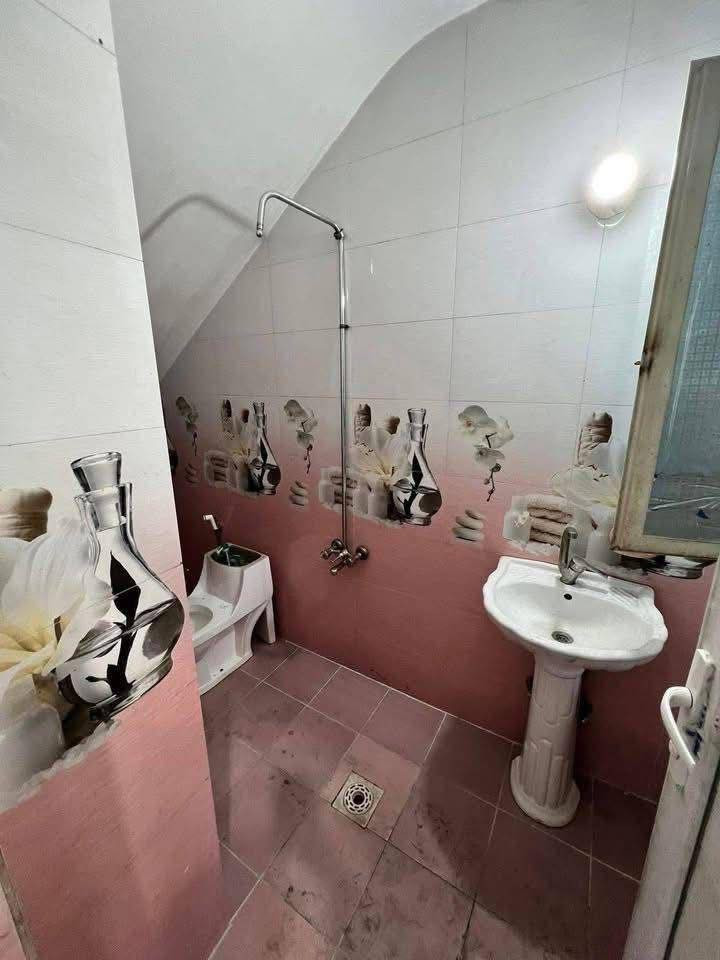 #لـلايـجـار فـي السيـديـة 

قاعـة ارضيـة 150م بيها غرفه مكتبيه ومناور عدد ثنين وخدمات . 
( ترهم اي نشاط تجاري ) . 

لـلاستفسار : *********** متوفر واتساب .

بأمكانك عرض عقارك عندنا 
زبائننا الكرام نستقبل كافة عروضكم وطلباتكم 

#مكتب_القيسي_للعقار_والأعمار
شارع المركز مقابل مستلزمات التفاح الاخضر .
