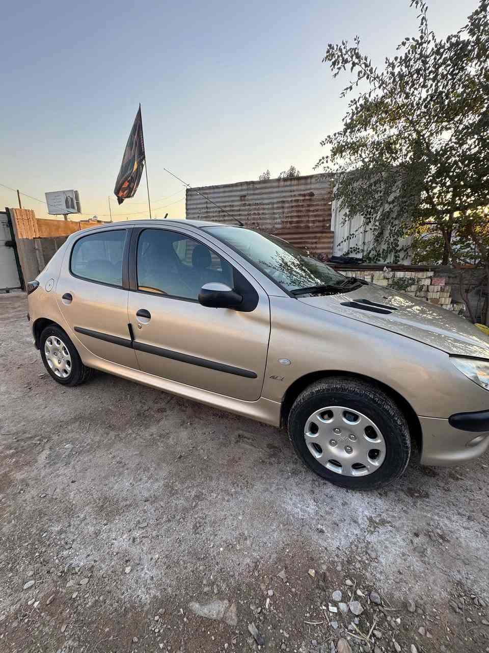 السلام عليكم للبيع بيجو فرنسي موديل ٢٠٠٩ كير اوتماتيك سياره نضيفه جدن السعر ٤٥ $ وبيه مجال تحويل مباشر *********** مكان السياره بغداد البلديات
