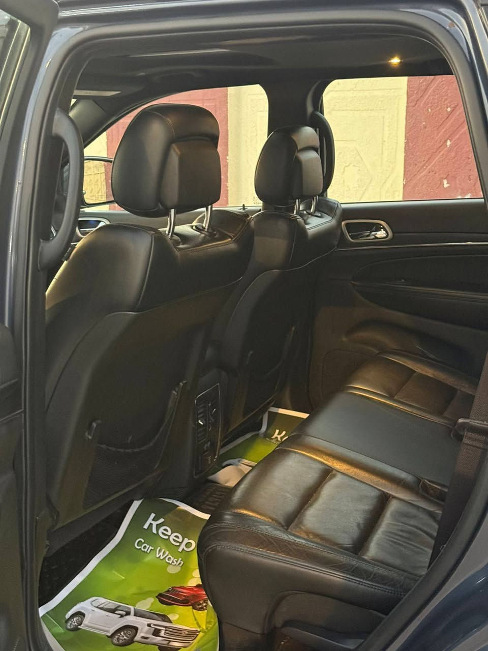 سلام عليكم جيب لاريدو  2020   ماشيه 81 مكينه 6 سلندر سياره حادثها طخطخات ومصبوغه عام سياره جاهزه من كولشي وأي نقص مابيها رقم أربيل شرط تحويل وكاله ماسوي مواصفات
فتحه 
جنطه كهرباء 
كشنات جلد وكهرباء 
كشنات تدفئه تبريد 
فول مواصفات سياره السعر153 شراي يتصل غير متواجد ع الفيس سونرها موضح بصوره  العنوان بغداد الرقم ***********
