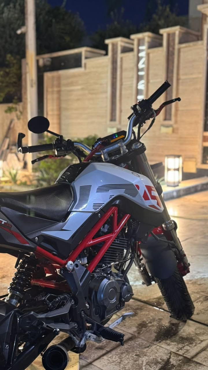 سلام عليكم دراجه بنلي 135 مرقمة بغداد وسنويه موجوده غراضها كامله دهنها كل 10 ايام وبانزين بس محسن مكاني بغداد سيديه السعر ع خاص وباقي لتفاصيل وملاحضه نقصها فقط صالنصه ***********
