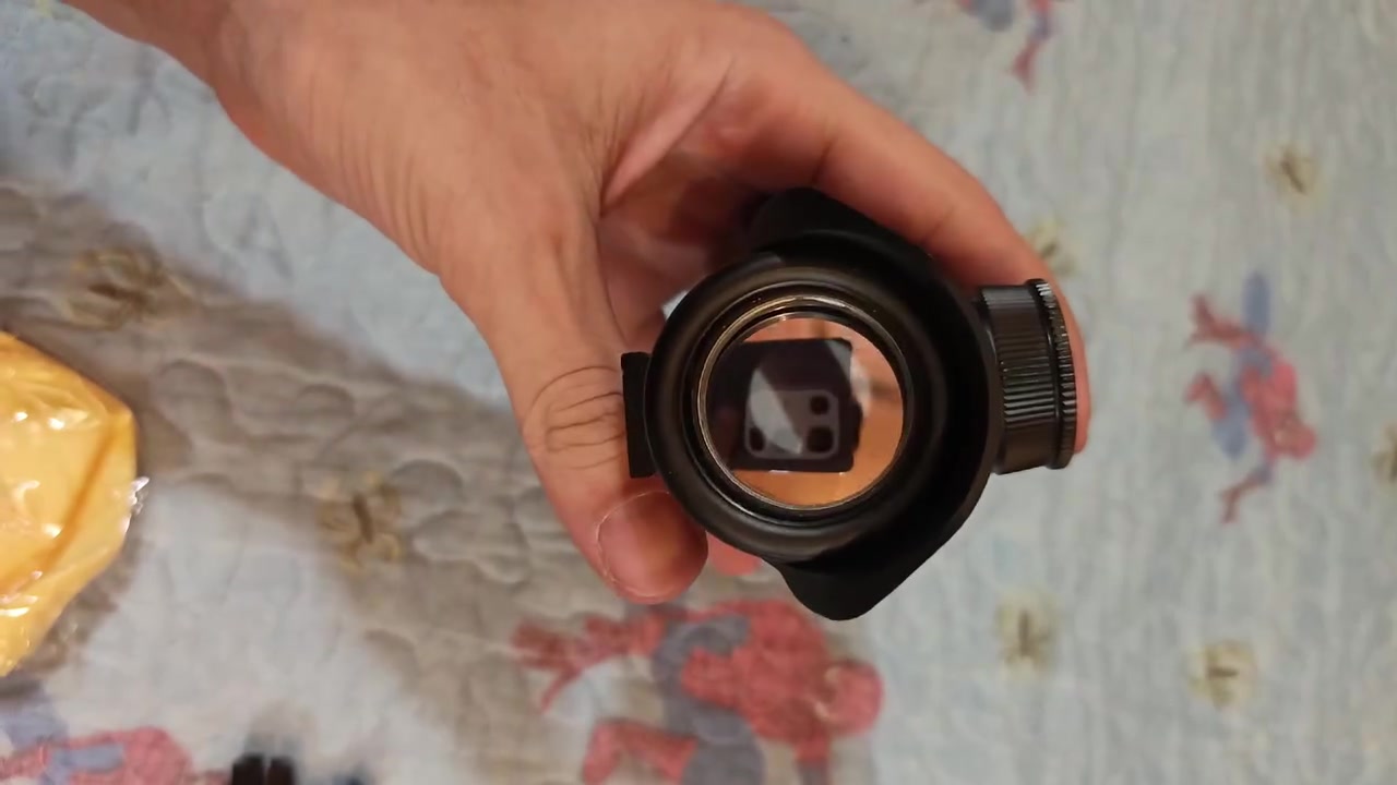 هذا المنتج هو منظار Red Dot (نقطة حمراء) من نوع 1x30 أو 1x40.المنظار مضاء ويمكن استخدامه مع بنادق الصيد أو بنادق الهواء.يعمل المنظار ببطارية ليثيوم 3 فولت من نوع CR2032.


**إذا كنت صاحب هذا الإعلان وتريد حذفه لأي سبب، رجاءا أرسل رسالة إلى الدعم الفني**