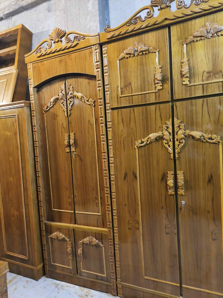 غرفة مسرح 5 ابواب الجمال و الشغل فول مكاني حي الصديق معرض علي غني للأستفسار 
***********
حي الصديق خلف مرطبات البحرين معرض علي غني موصل, نينوى
