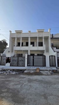 بيتَين قيد الإنشاء • ١٠٠م • القادسية