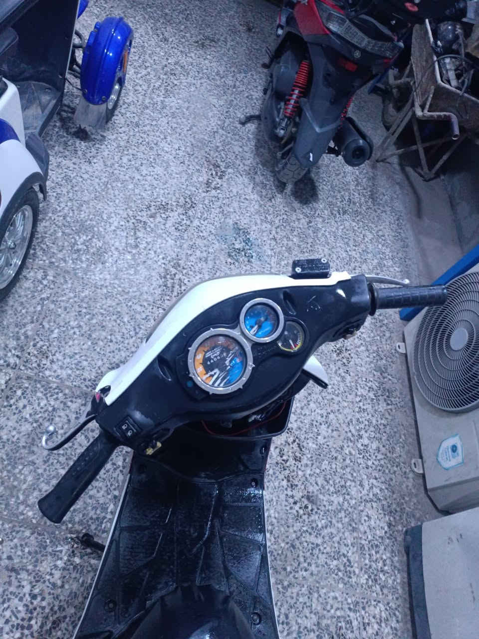 سلام عليكم دراجه للبيع كامكو
شغاله للعلم مجفته تجفيت جديد اول مرة تنفتح 
قيمها وتدلل مستعجل ع بيع 
دراجه نقصها شوته وقبق هندر تجي تجيبهن اشدهن وتشغلها وتاخذها متواجد بلفيس 
رقم ***********
