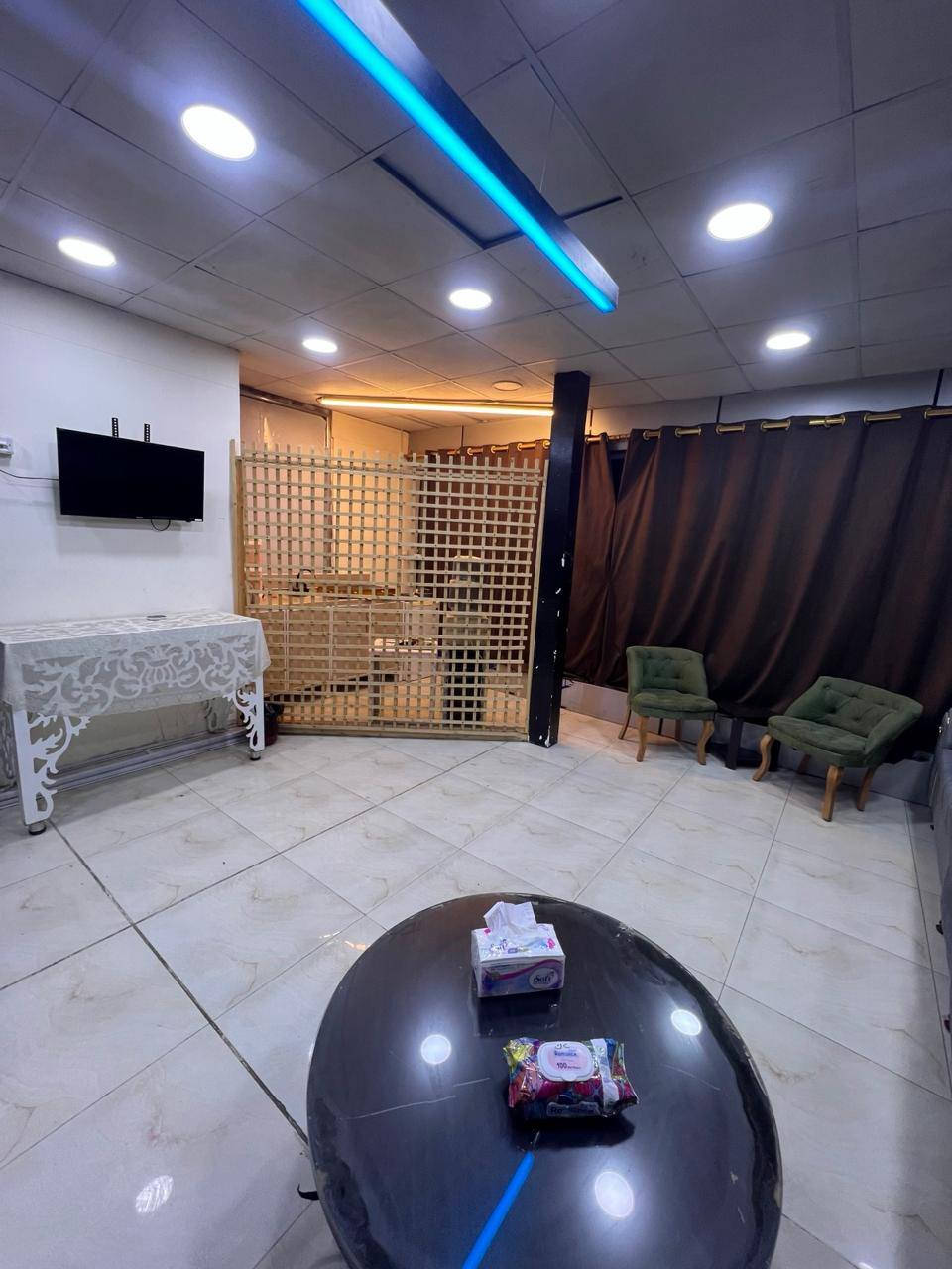 السلام عليكم
 يتوفر لدى
 مكتب عقارات الكنعان للإستثمار العقاري    

 شقه مؤثثه  للايجار في البصره 
#الجزائر قرب مرطبات ابو شعير 

تصلح لسكن الشباب والطلاب والموظفين وشركات 

متكونه من غرفه وصاله ومطبخ وصحيات طابق رابع 

مصعد موجود

 الايجار ٨٥٠الف قفل 🔐 🔐 شامل فاتورة الكهرباء 

للإستفسار الاتصال على رقم المكتب 🏢 👇
***********
*********** البصرة, العراق
