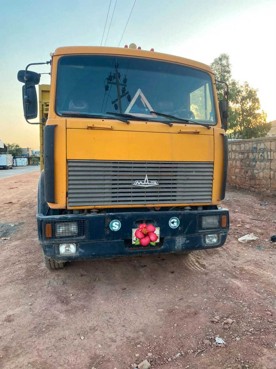 للبیع بۆفرۆشتن
مودێل 2002
ڕقم سەنەوی هەولێرە
گێرو مەکینە (مانە) 
مەمجوعەی بیلادە
شانصی پاکە 
تاقم تایەی لۆکە
هەموو گیانی بەشەرت 

***********
***********
کۆڕەکە وەپسەپ ڤایبەر لەسەرە
