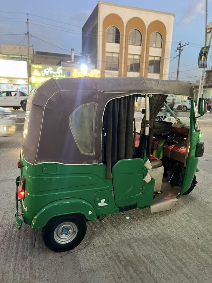 سلام عليكم تكتك موديل ٢٠٢٢ شهر ال٤  رقم واسط تحويل ثاني يوم  التكتك بيها الدوس تعمير والهلالات تعمير يعني الدايارات مال الجاملغات ثنينهن بيهن حار حته متسال شبيها مابيها اخوان سعرها ٩ اني مكلف بنشر هاذا رقم راعيها *********** مكانها واسط قضاء العزيزية
