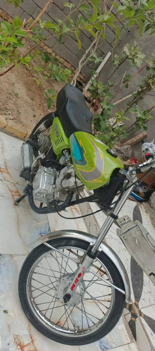 سلام عليكم دراجه نامه شلامجه مديل 23 دراجه علا ايدي مكينه تخبل لا تنقيص لاتبخير  تانكي جديد غراض جدد ضفيره شغاله لايت بيها كامله مال جناي ربع ماذب عليها سعررر 450بيها مجال مكاني بصره كرمه تواصل ***********
