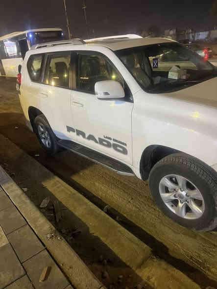 برادو 2013 محدثه  2017. محرك 6 سلندر السونار مرفق في الصور السعر 27 وبيه مجال موبايل ***********
