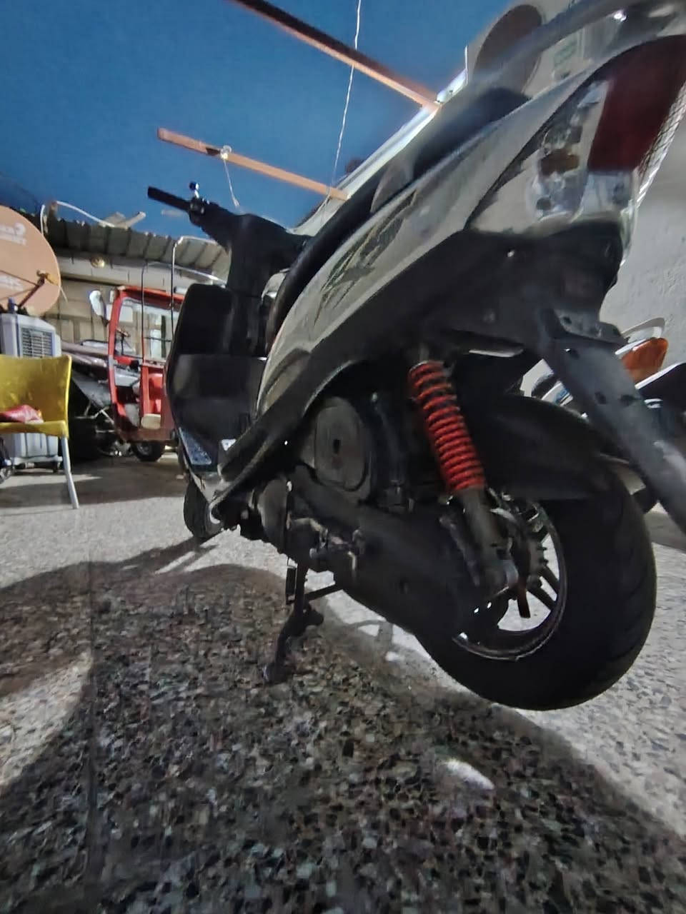 سلام عليكم يا الله 
ماكس عدال الون رصاصي 
دراجه ختم واحد من طوال الطول 
كلجات وقايش وراجز وجبنه توني شديتن قبل نص ساعة ⌚😅
بس عوزه باتري الن جنت تاركه يمكن خربان اجوز اذه اضل مشتغله يشحن 
دراجه حلوه سعر 575 وبيه مجل قليل الن توازيت عليه 😔 مكاني بغداد حي نصر رقم الستفسار ***********
