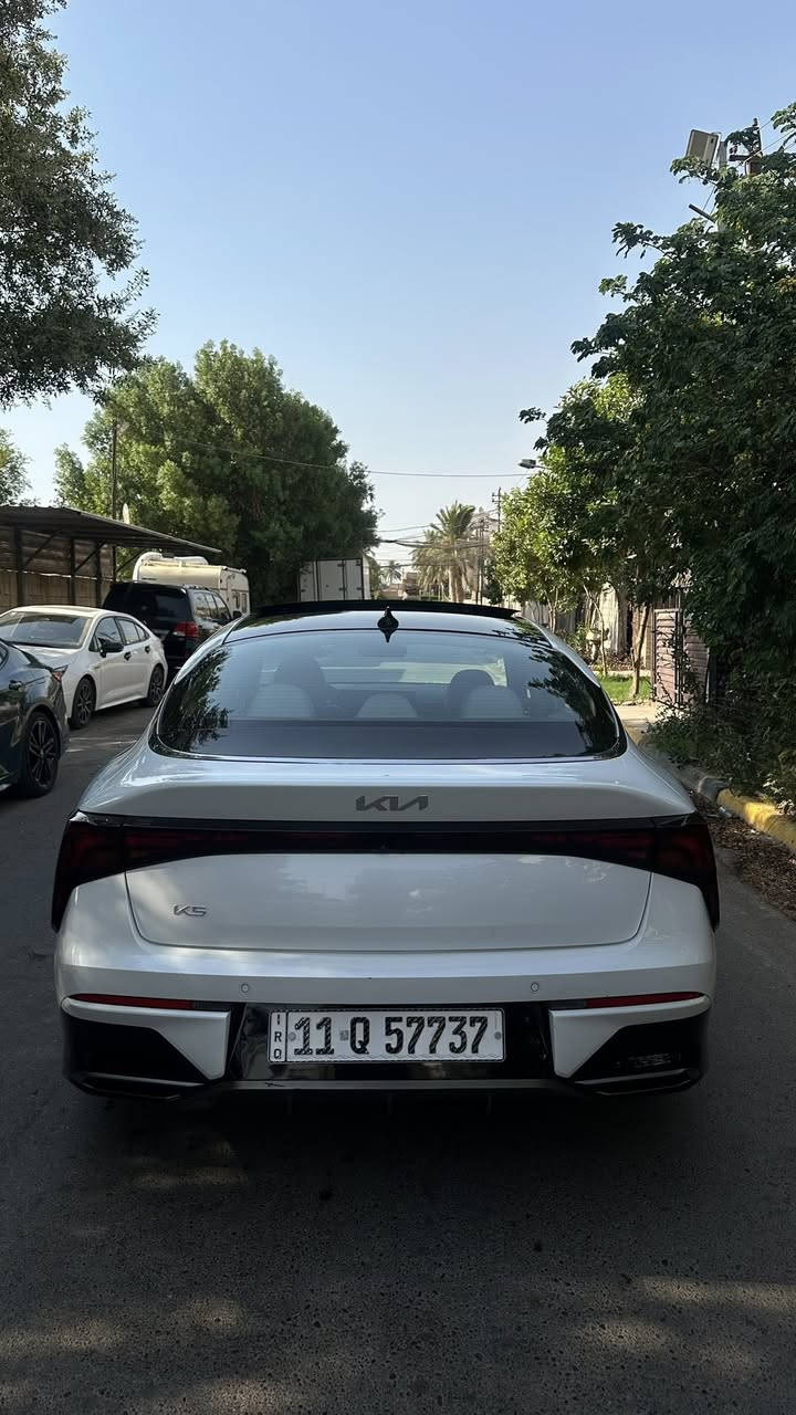 السلام عليكم
كي فايف موديل 2024 
خليجي فول مواصفات 
مكفولة بيهاا اصبع بارد بل بنيد وهم اقل من الاصبع 
ماشية 38 الف بعدهاا بضمان الدولية 
بنورما 
مري شفط 
بصمة 
كشن جلد
تشغيل عن بعد 
حساسات 360 
مرايات اتو دم 
بجم لد 
داخل لد 
قطعتين تبريد 
بصمات عدد 2 
سبير مداك الكاع. 
بغداد بسمي 
مكاني بغداد حي الجامعة 
***********
