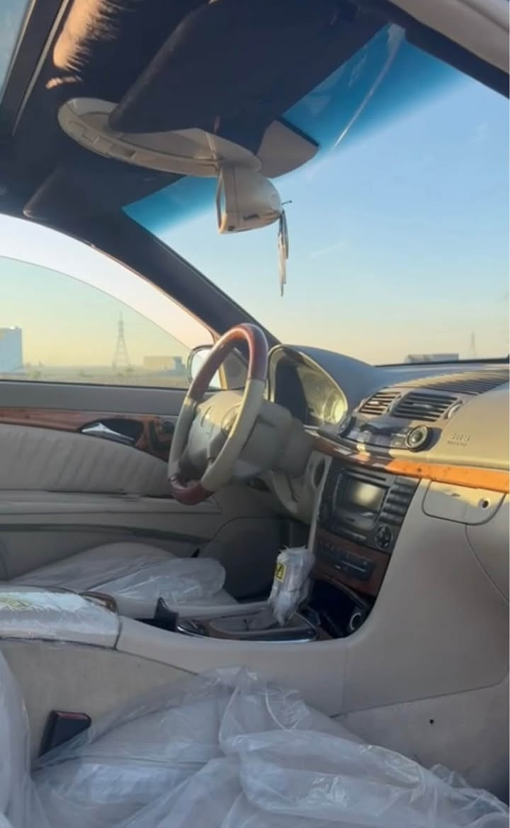 Mercedes Benz E500AMG V8
‎مەنەفێست ئەسڵی بەشەرتە ایبراهیم خلیل 
‎مواسەفاتی سڵایت کوشین جلدو هیتەر پیش پشت حساس 
‎دەبل گێڕە  چوار تایەی ویلی لۆک بۆ بەستراوە 
‎  سەیارەکە گێرو مەکینەبەشەرتە   V8 E500زۆر  خاوێن 
‎سبوغ سەقف و حیزام بەشەرت پێش پشتی کەپسە  کارەبایی هەموو گیان بەشەرتە 
واتساب *********** أربيل, العراق
