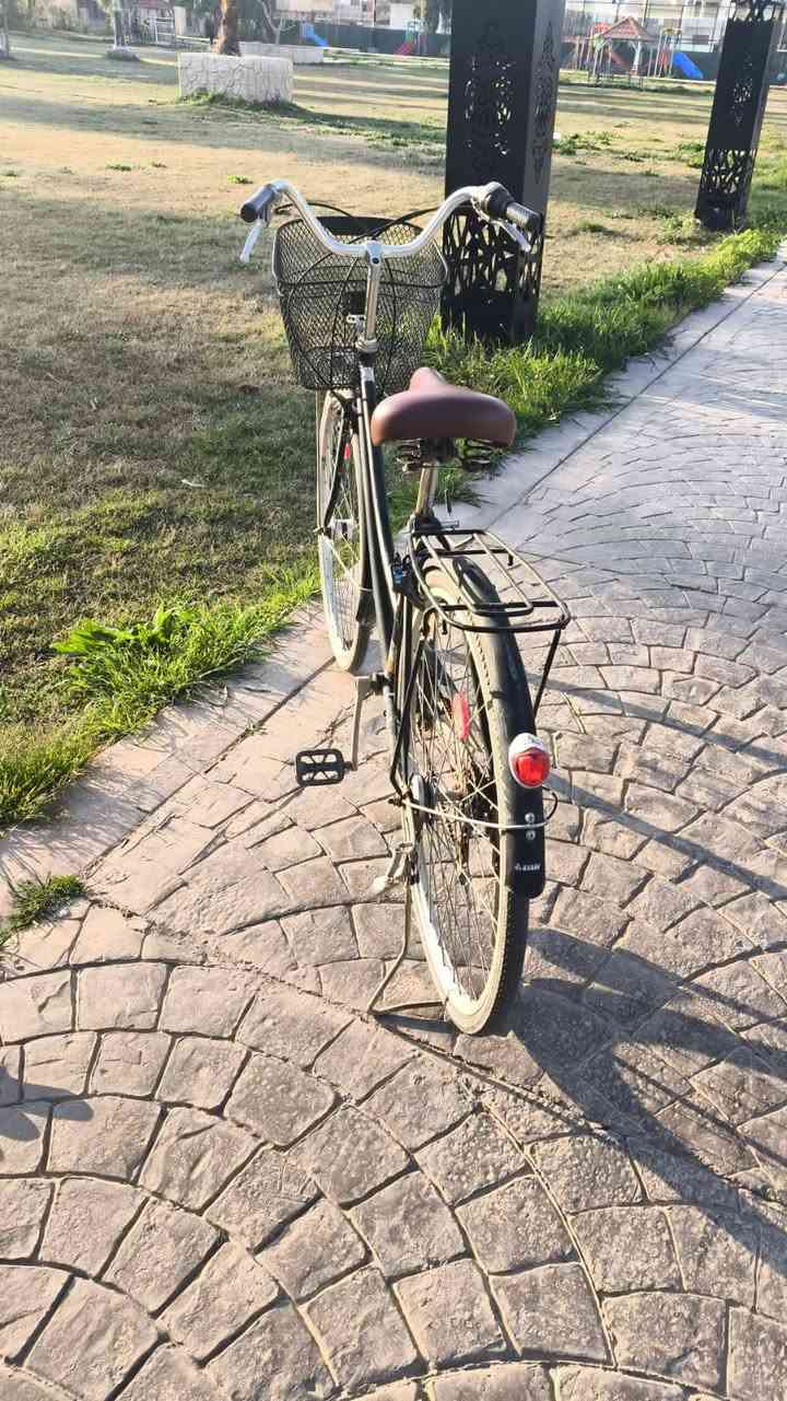 بايسكل ياباني للبيع حجم 27 شرط نضافه مال جناي نظيف كلش جديد اخذته من عبدالله ب اربعين تعرفو بعد بس معتاز فلوس ومجبور ابيعه ب 100 الف عنوأن تكريت حي زهور  ل ستفسار أكثر ان ***********
