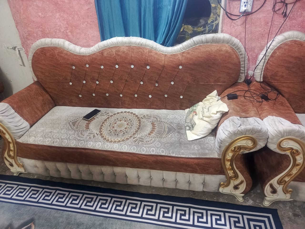 تخم عشر نفرات نضيف حلو بس اليدتين مبينات بصوره شويه طابات اليريده موجود علواتساب ***********
