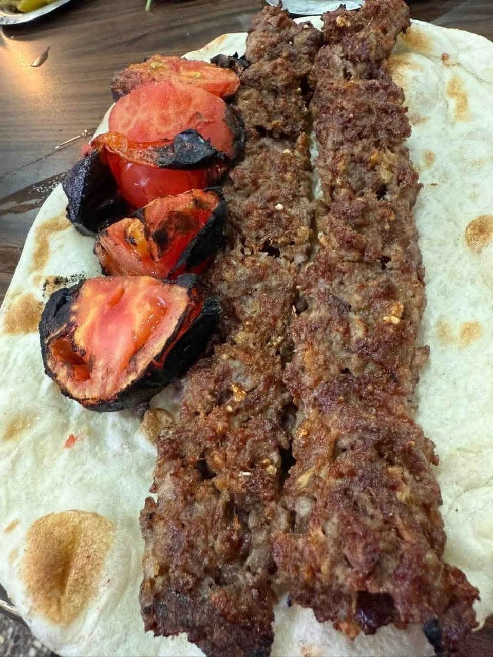 مطعم بركات المنتظر كيلو الكباب 16شيش ب 12,000 توصيل داخل الشطره 1000
***********مطعم بركات المنتظر الشعلة شارع بني زيد
