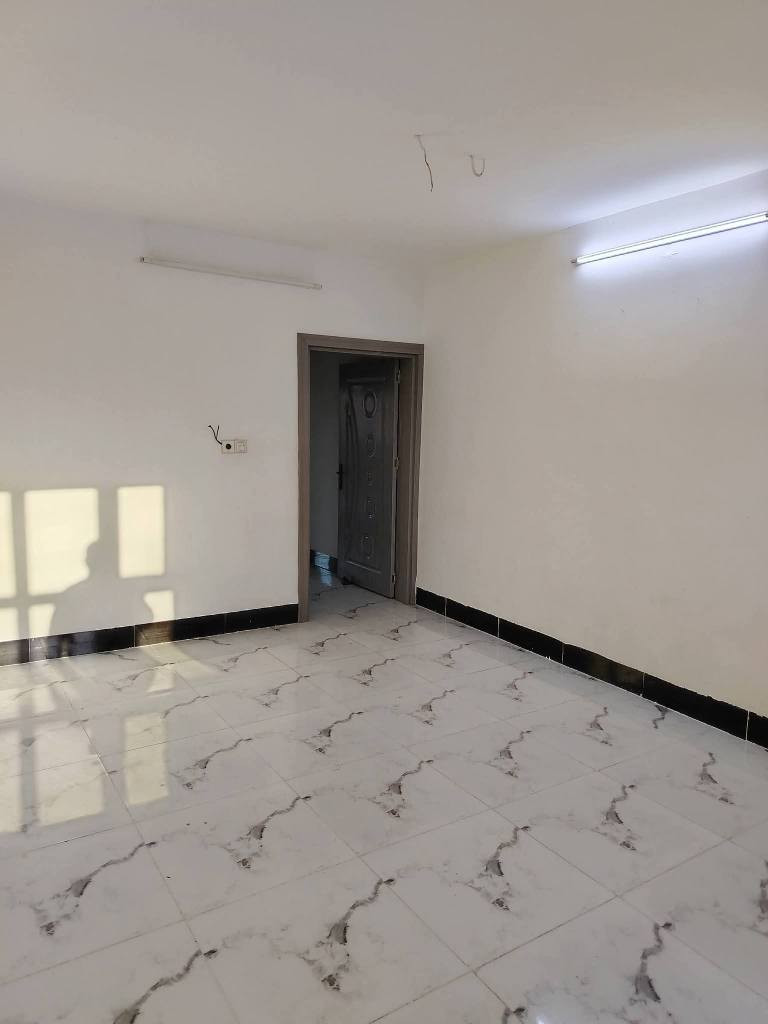 دار للايجار طابق الثاني 130متر كركوك حي العسكري خلف جامع المعراج سعر225الف ماء وكهرباء على صاحب الدار للتواصل *********** علي *********** ابو مصطفى يايجلي كركوك, العراق
