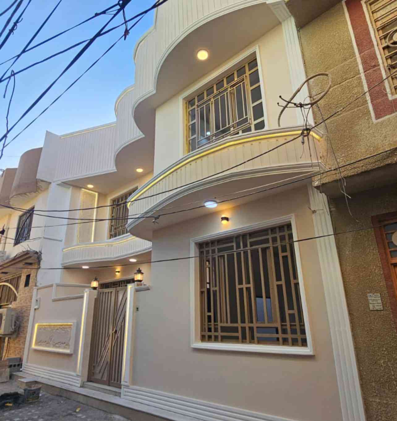 الدار للبيع المساحة 100م شارع ميثم التمار  بناء حديث للاستفسار ***********
