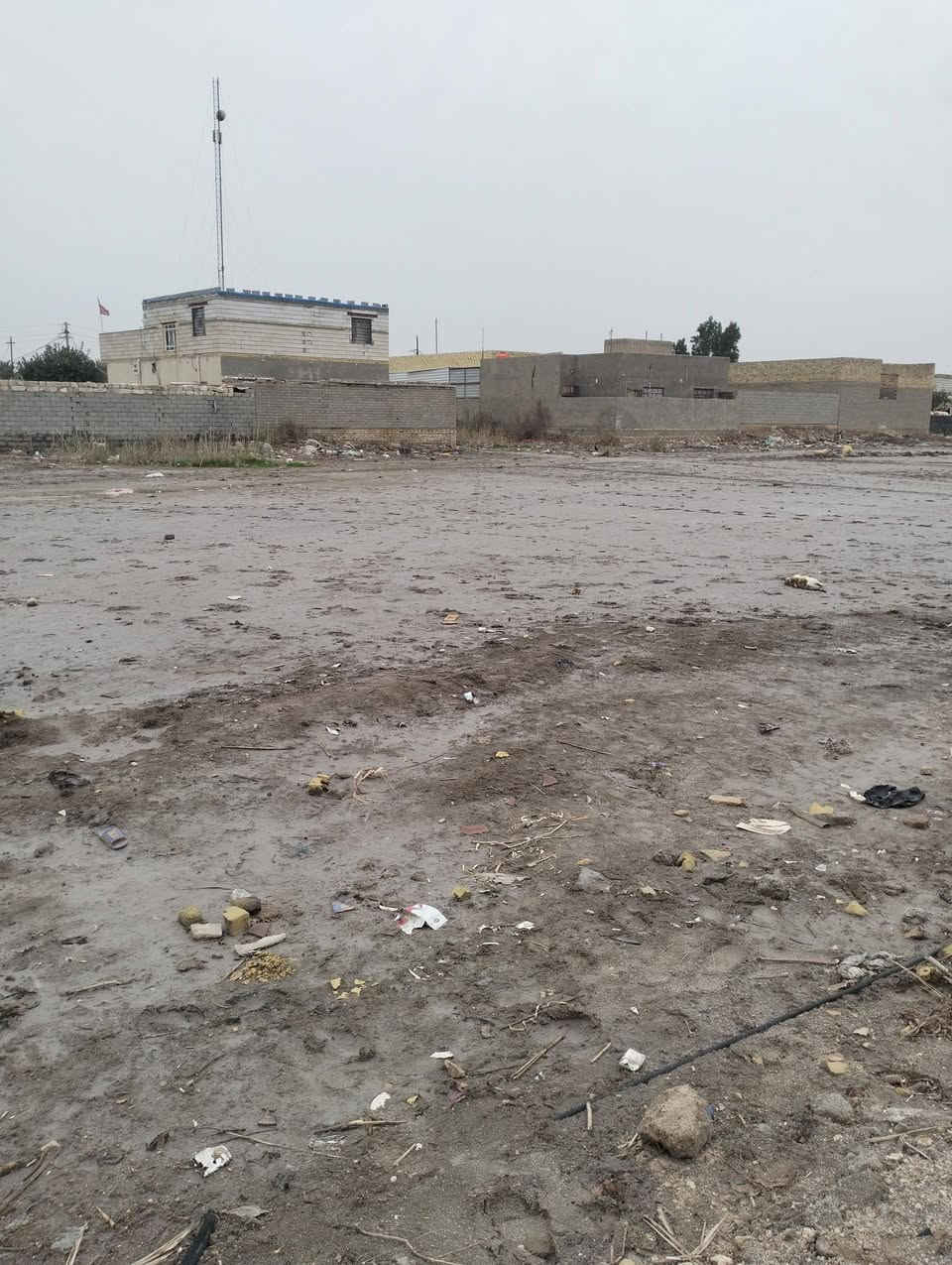 قطعه البيع مسحه 1260 منطقة الشوفه تبعد عن الشارع العام 150 متر الستفسار ***********
