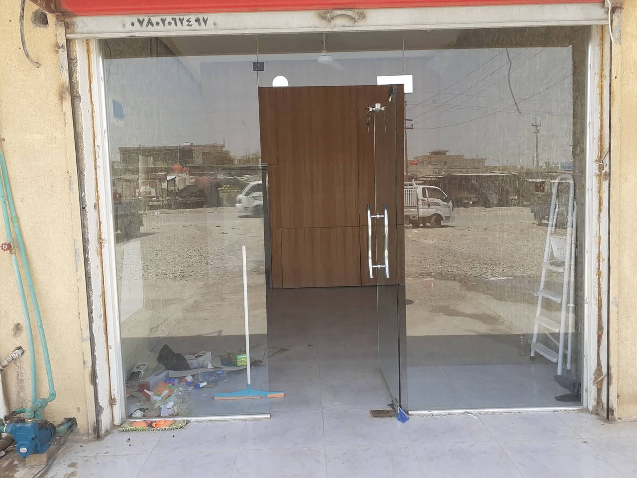جام خانة  ( جام اصلي )
عرض 
١١٠ سم فردة  وباب ١م  و ١م فردة اخرى 
يعني عرض ٣١٠سم
والطول ستندر ما مكصوصة 
السعر ٢٥٠ مال بيع 
للاتصال ***********
