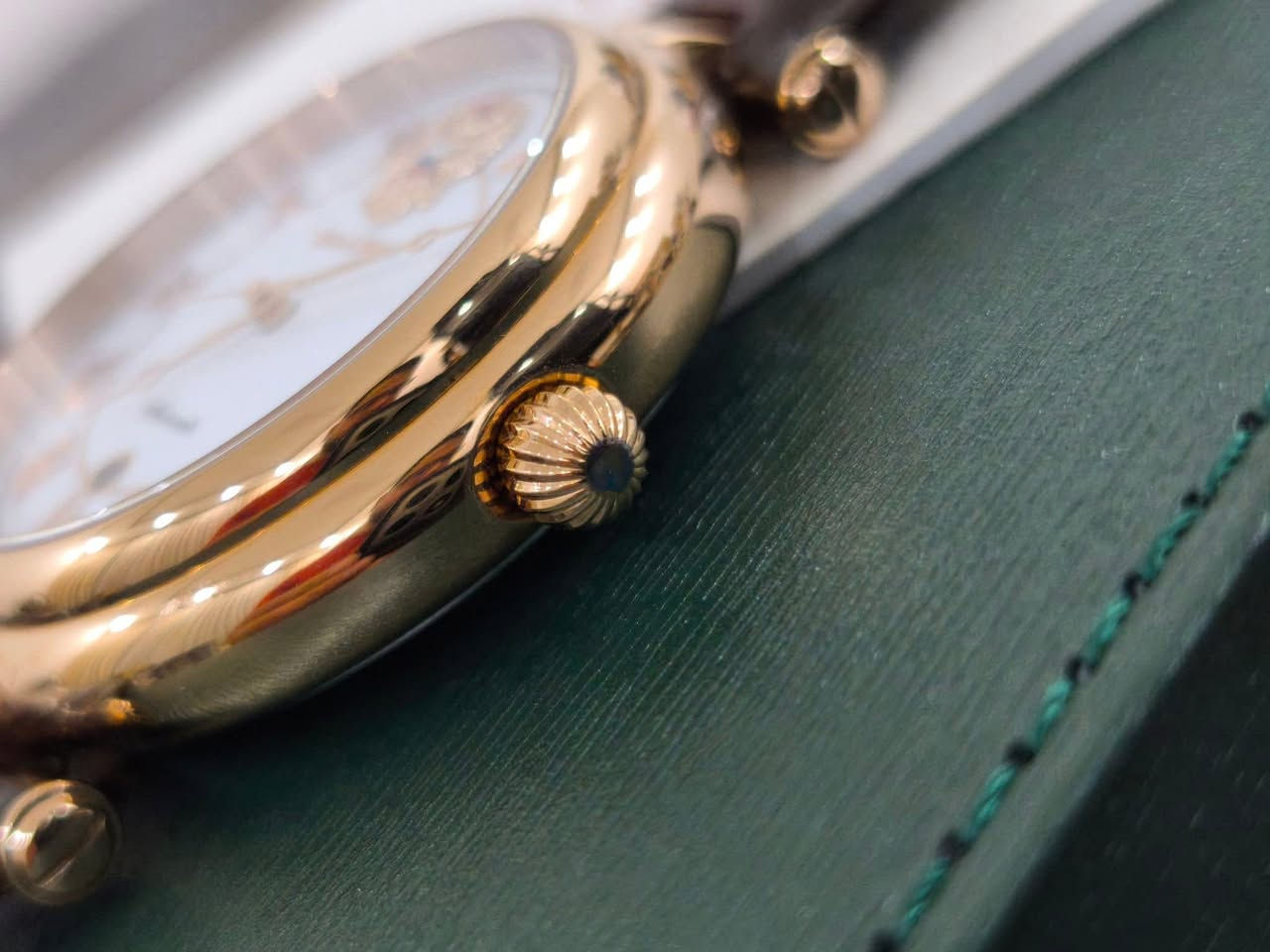 Mikhail Moskvin Russian made 
ساعة ميخائيل موسكفين اوتوماتيك 
روسي أصلي 
جديد غير مستخدم 
كامل ملحقات 
قطر 40
السعر 140$
التواصل واتساب 
***********
