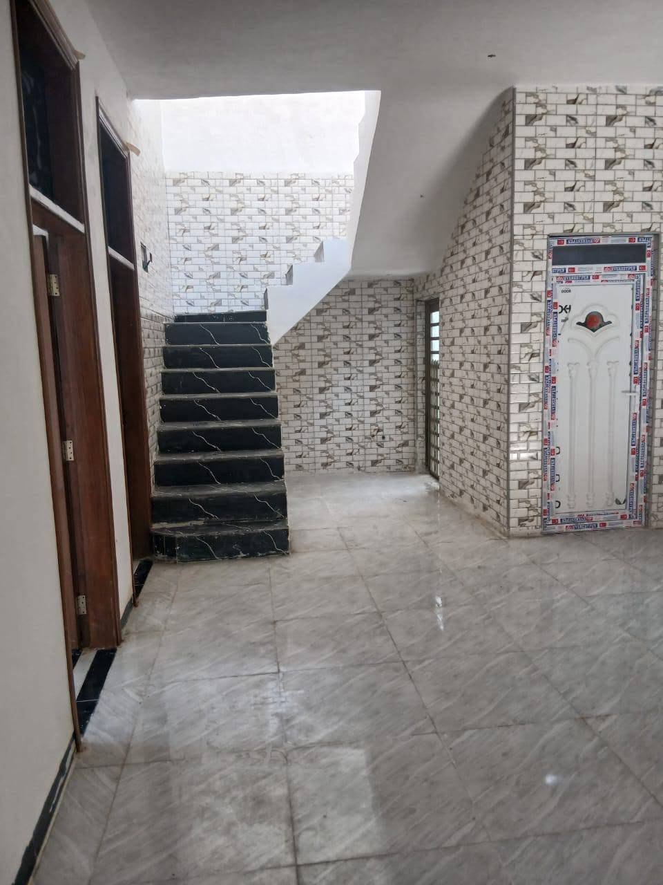 بيت مساحه 145 متر سنتر الشارع بناء حديث  سنت 2026  غرف عدد 2 طابو 25 حله سيف سعد شارع المشجر وسط حي سكني كبير بعد الملعب يخبل السعر 67 مال مستعجل  اتصال ***********
